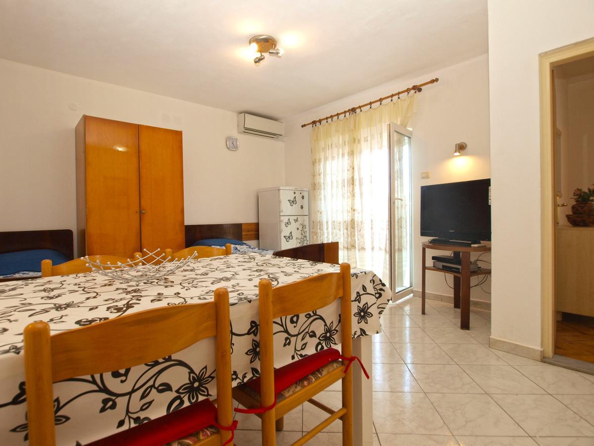 Apartments Mladen 1588 Pula Exterior photo